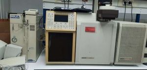 El Ayuntamiento cede a la Universidad el antiguo material del laboratorio de análisis de aguas, para su uso en labores de docencia e investigación