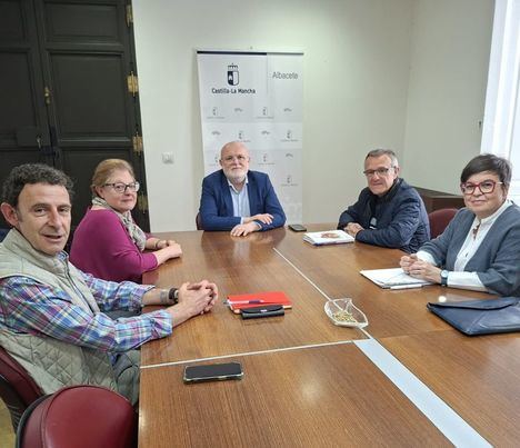 Ruiz Santos traslada el apoyo del ejecutivo autonómico a Cáritas para impulsar su nueva sede en Villarrobledo