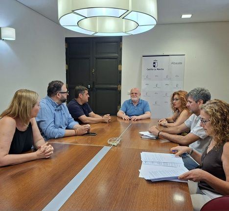 Gobierno de Castilla-La Mancha y APEHT analizan las medidas de seguridad alimentaria a implementar de cara a la Feria de Albacete