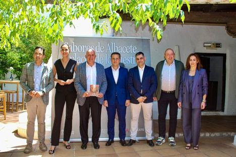Manuel Serrano presenta en Valladolid la gastronomía albaceteña “como parte de una oferta que nos está consolidando como un destino turístico de interior todo el año”