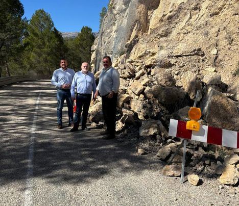 La Junta trabaja ya en el arreglo de los desperfectos ocasionados por el temporal CM-3263 que une Yeste con la aldea de Parolis