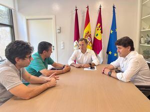 Manuel Serrano se reúne con el nuevo secretario regional de CCOO y le emplaza a “seguir trabajando juntos por el pleno empleo y el desarrollo de esta tierra”