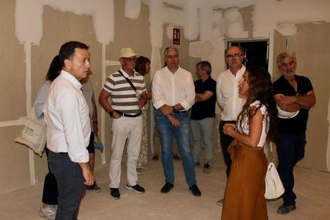 Manuel Serrano asegura en una visita a las obras que “Cañicas-Imaginalia tendrá muy pronto el centro sociocultural amplio y moderno que merecen sus vecinos”